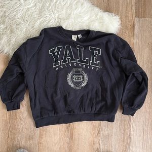 YALE crewneck by H & M in NAVY